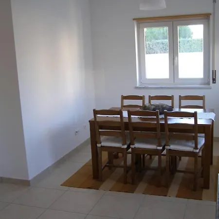 Vakantiehuis Spacious Close To Beach Atouguia Da Baleia