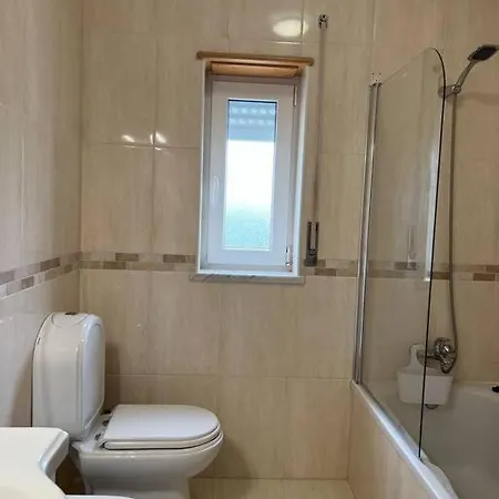 Spacious Close To Beach Vakantiehuis