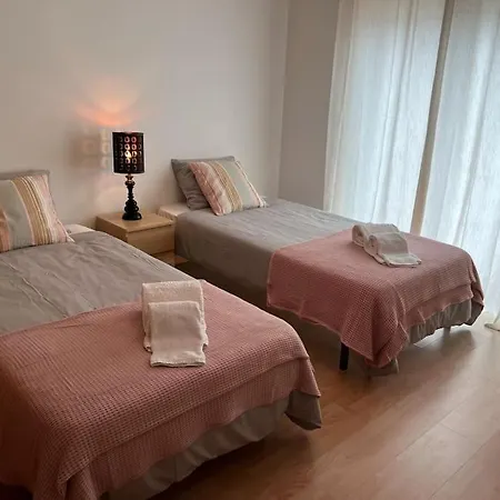 Vakantiehuis Spacious Close To Beach Atouguia Da Baleia