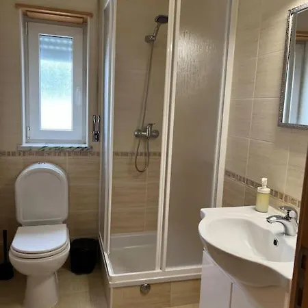 Spacious Close To Beach