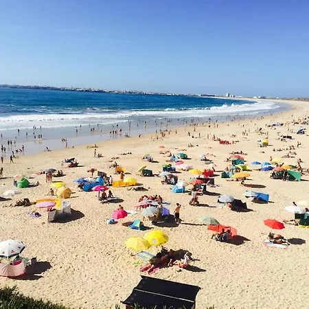 Spacious Close To Beach Atouguia Da Baleia