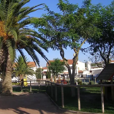 Vakantiehuis Spacious Close To Beach Atouguia Da Baleia
