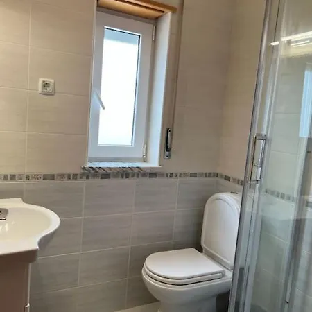Spacious Close To Beach Vakantiehuis *
