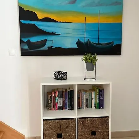 Vakantiehuis Spacious Close To Beach